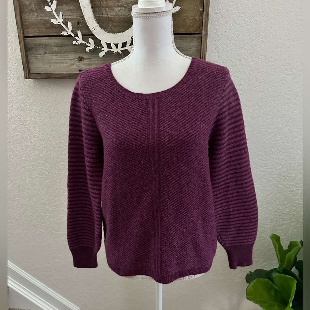 Sundance purple wool blend sweater ladies size Small‎